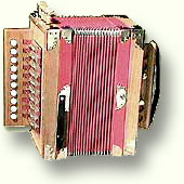 De éénrijer: de trekharmonica in één van zijn oervormen. Ondanks de verspreiding door heel Europa, geniet deze vooral bekendheid bij de Cajun-liefhebbers. De éénrijer: de trekharmonica in één van zijn oervormen. Ondanks de verspreiding door heel Europa, geniet deze vooral bekendheid bij de Cajun-liefhebbers.