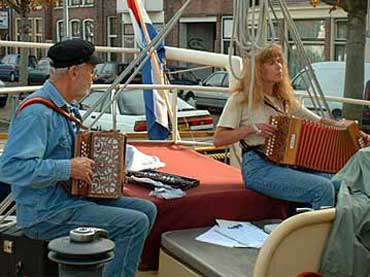 Shanties jammen aan boord van de Johanna Hendrika.