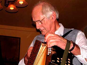 Arie Doeksen, de maestro uit Terschelling, had uiteraard zijn Hohner - met ongedraaide C - niet thuisgelaten.