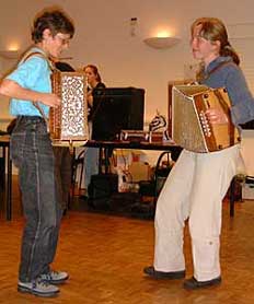 Dansen en spelen kan! Irina Sarolea en Floor Dankers in actie aan het einde van de dag.