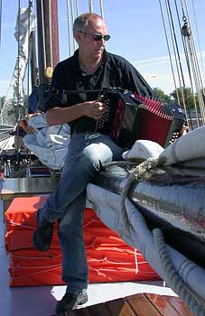 Frans Tromp voelt zich overal op de boot wel in zijn element.