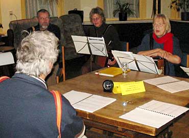 Arnold Klein aan de slag met de prilste beginners (uitpakkers).