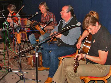 The Cajun Company in actie: van links naar rechts Pauline Groenendijk, Bas van der Poll, Herman van Rijn en Monique Neuteboom.