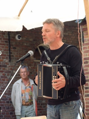 Wim speelde een paar prachtige nummers waaronder Dans le Vondelpark. 