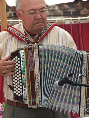 Er is ook een Steirische harmonica aanwezig. Wat een geluid komt daar uit zeg!