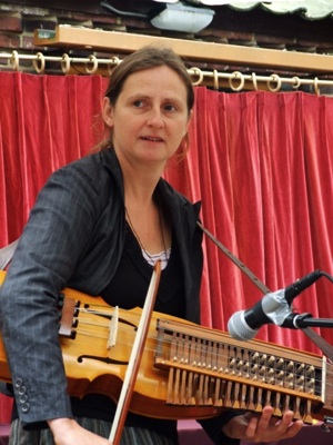 Een prachtig instrument om te zien ook, zon nyckelharpa!