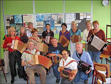 Joop van Doorn uit Druten was een vertrouwde verschijning tijdens Trek er es Uut. Hier prijkt hij met de groep uit zijn eendagscursus uit 2006.