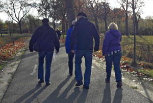 Na de zaterdaglunch was er gelegenheid om een rondje Glind te wandelen door het fraaie coulissenlandschap in de omgeving.