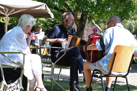 Twee cracks in actie: Stefaan op de wisseltonige, Kees of de chromatische trekzak.