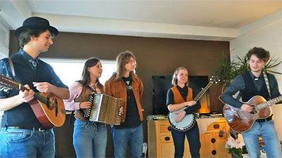 De Doolaardband in actie in Kijkduin.