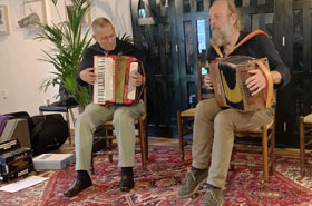 Kees Schoone en Stef Van Den Bogerd in duet bij het middagconcert.