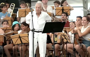 Initiatiefnemer Arthur Blasco - inmiddels al 90 jaar oud  is nog steeds de stuwende kracht achter de Trobada.