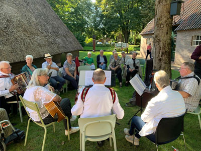 Jammen. Het Trekzakfestival biedt hier volop de gelegenheid toe.