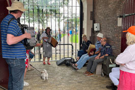 De Dromedaris is tegenwoordig aan n kant afgesloten. De hal biedt dan weer mogelijkheid tot samenspelen in intiemer en drogere sfeer.