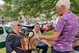 Een gesprek op de dijk