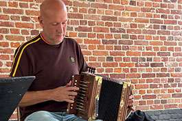 Martijn op de eenrijer is ook een vaste gast.