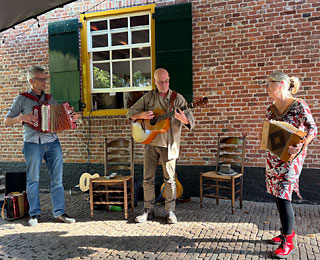 Kok de Koning  een echte prof op gebied van breed amusement  speelt mee met Messingh