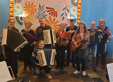Heel bijzonder was de workshop van de Oekraense bayanist Oleg Lysenko. Naast vijf accordonisten had hij drie harmonicaspelers in zijn workshop, terwijl hij pas kort tevoren met de trekzak kennis had gemaakt.