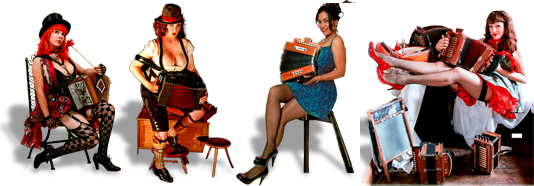 Vier van de vijf trekzak-babes van de Accordion Babes Calandar & CD.V.l.n.r. Rene de la Prade, Doodles La Rue, Tara Linda en Saray Savoy met een deel van haar uitrusting. 