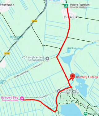 Linksonder Hoeve Berg en rechtsboven Camping Rustdam. Beiden een half lopen of 7 minuten met de (vouw)fiets.