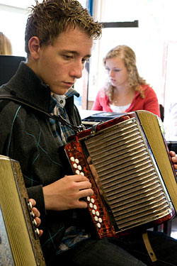 Casper Koekoek speelt op een Hohner Corso.