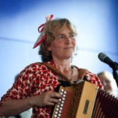 Quirina en de andere hebben tijdens de presentie afzettingstape in.