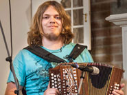 Stijn - een van de enthousiaste jongeren trekharmonicaspelers.