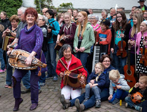 Docente Gaëlle dos Santos was dit weekend in de wolken, wat ze hier probeerde te laten zien. Ze kwam al een heel eind. Docente Gaëlle dos Santos was dit weekend in de wolken, wat ze hier probeerde te laten zien. Ze kwam al een heel eind.