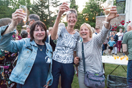 Sommige deelnemers komen helmaal uit het hoge noorden, zoals Anna (rechts)